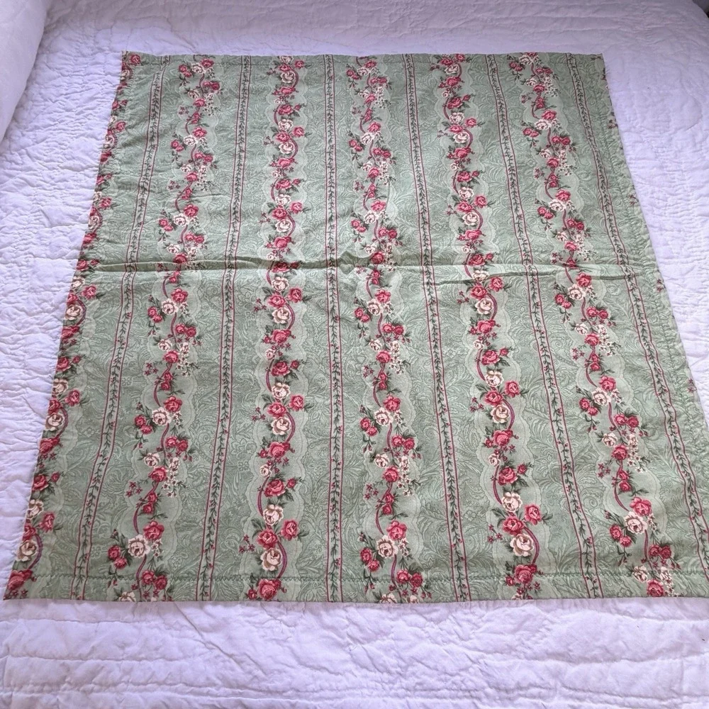 Vintage Handmade Patchwork Quilt Hummingbird Floral Cottage Lap Quilt 34in